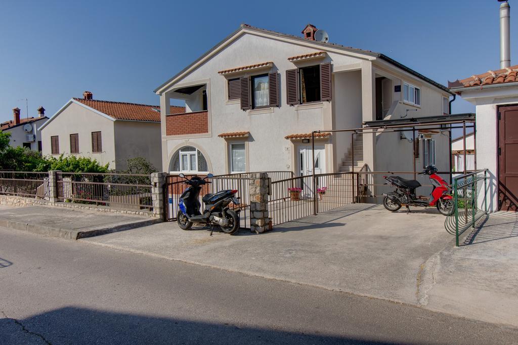 Apartment Nikolina Mali Losinj Ngoại thất bức ảnh